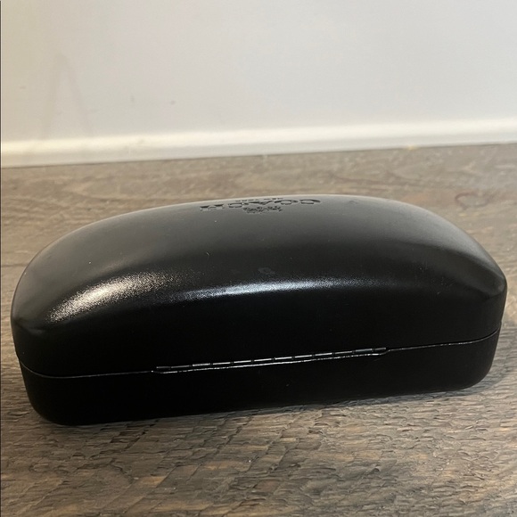 Coach Black Leather Hard Clam-Shell Sunglass Case+Cleaning Cloth - Picture 4 of 4
